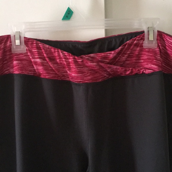 Women’s athletic pants - Picture 2 of 2